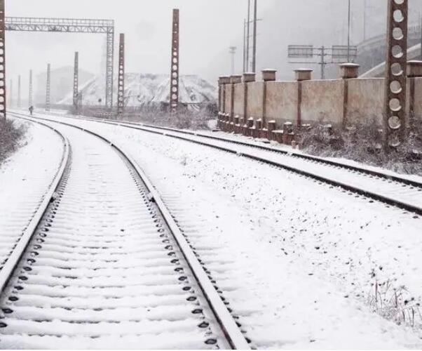 冬天已到，雨雪天氣增多，應(yīng)該怎么做才能防止凈化板發(fā)潮？